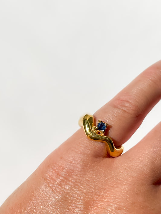 Wave Ring Gold with single Square Blue Sapphire # 7 | Size 5
