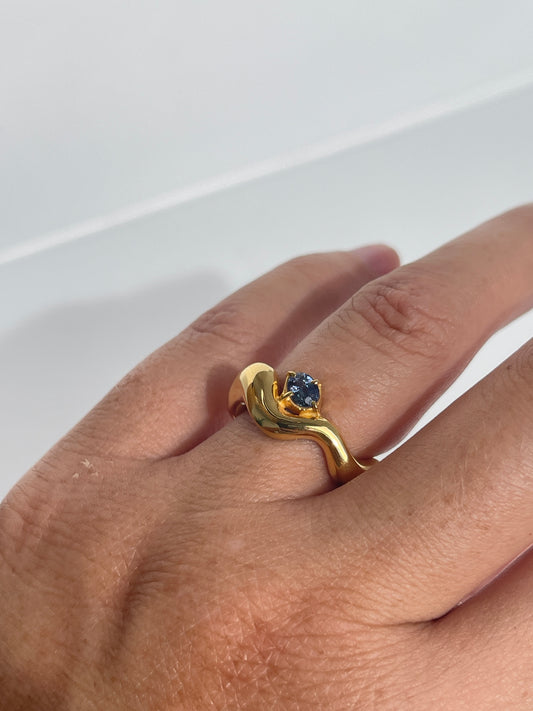 Wave Ring Gold with single Oval Blue Sapphire # 8 | Size 6