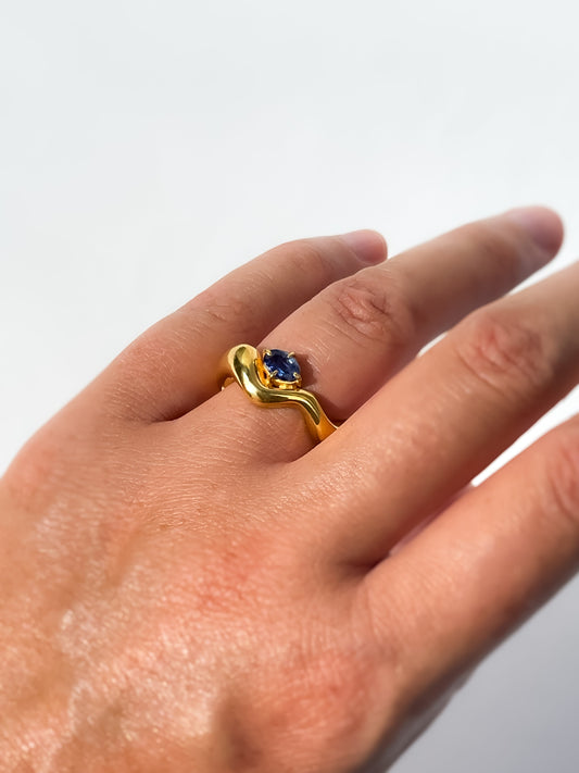 Wave Ring Gold with single Blue Sapphire # 11 | Size 6.5