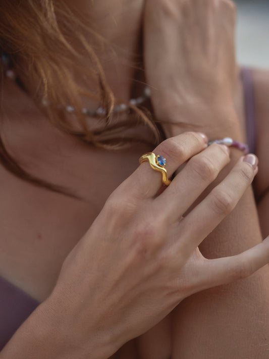 Wave Ring Gold with single blue sapphire # 20 | Size 7