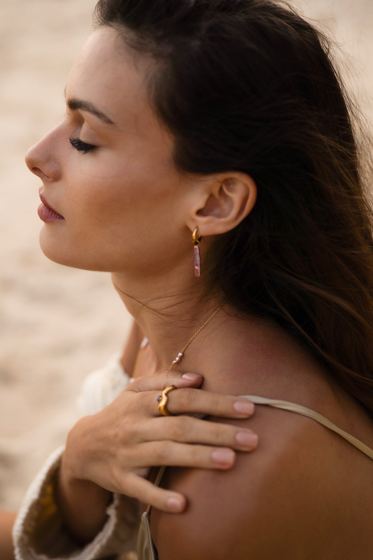 Wave Ring Gold with single sapphire # 18 | Size 8