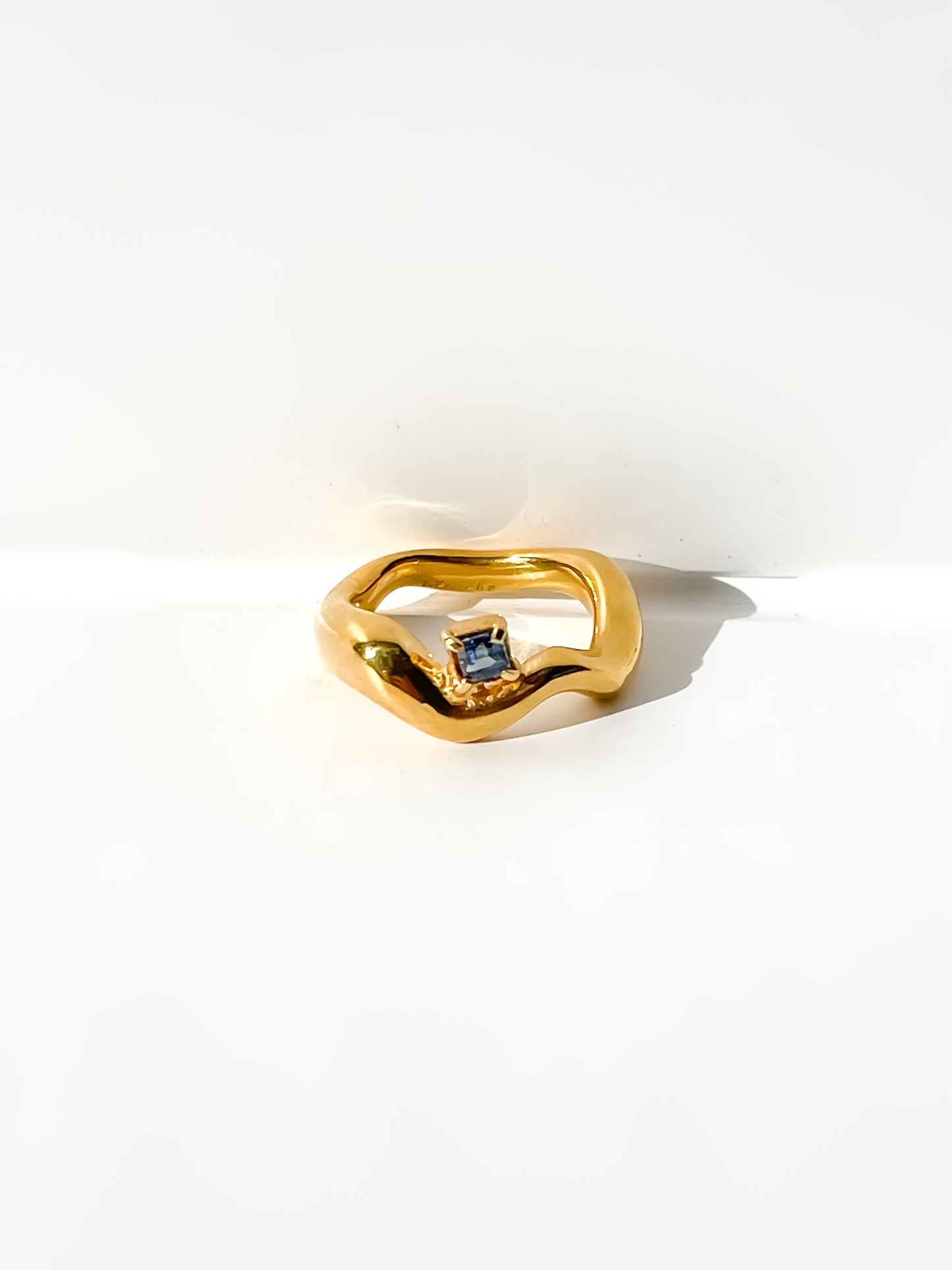 Wave Ring Gold with single Square Blue Sapphire # 7 | Size 5