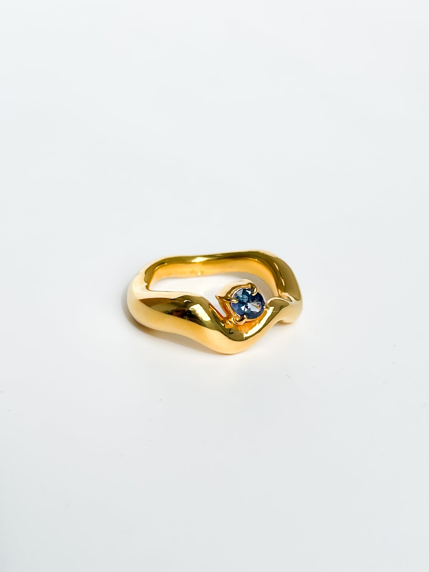 Wave Ring Gold with single Oval Blue Sapphire # 8 | Size 6