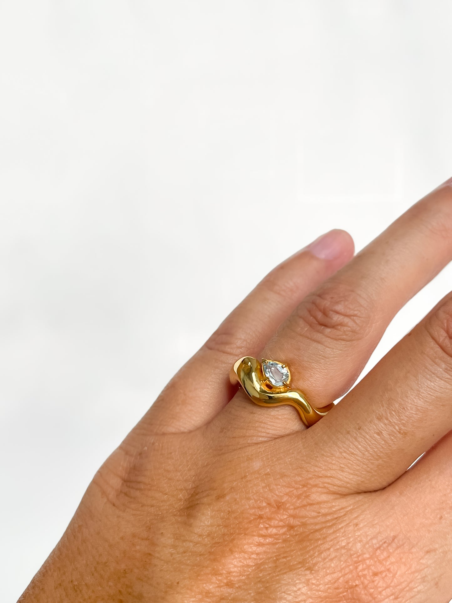 Wave Ring Gold with single Pear Aquamarine # 9 | Size 6