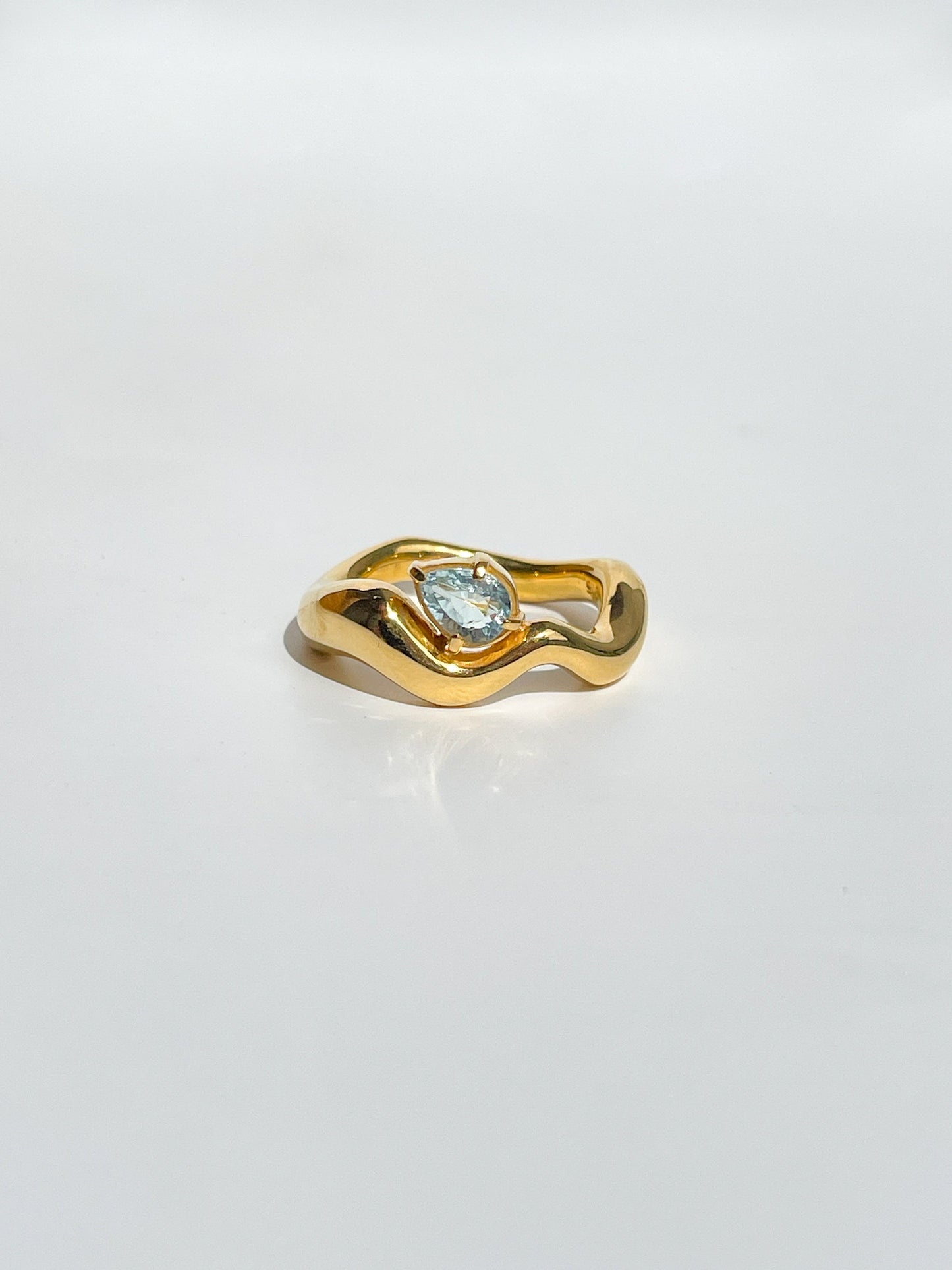 Wave Ring Gold with single Pear Aquamarine # 17 | Size 7.5