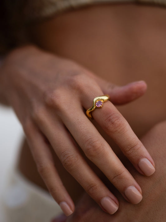 Wave Ring Gold with single pink sapphire # 19 | Size 6