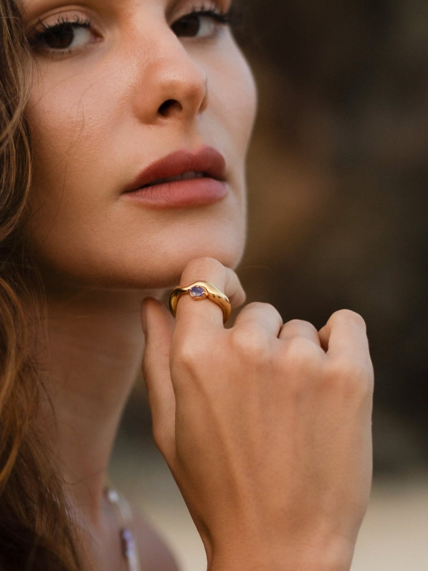 Wave Ring Gold with single sapphire # 18 | Size 8