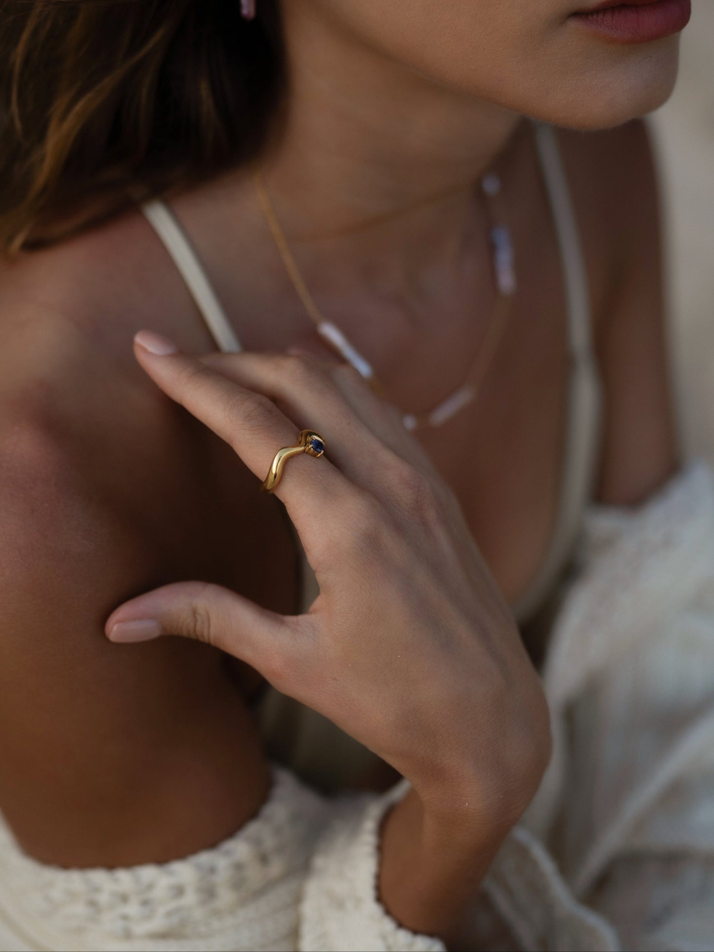 Wave Ring Gold with single sapphire # 18 | Size 8