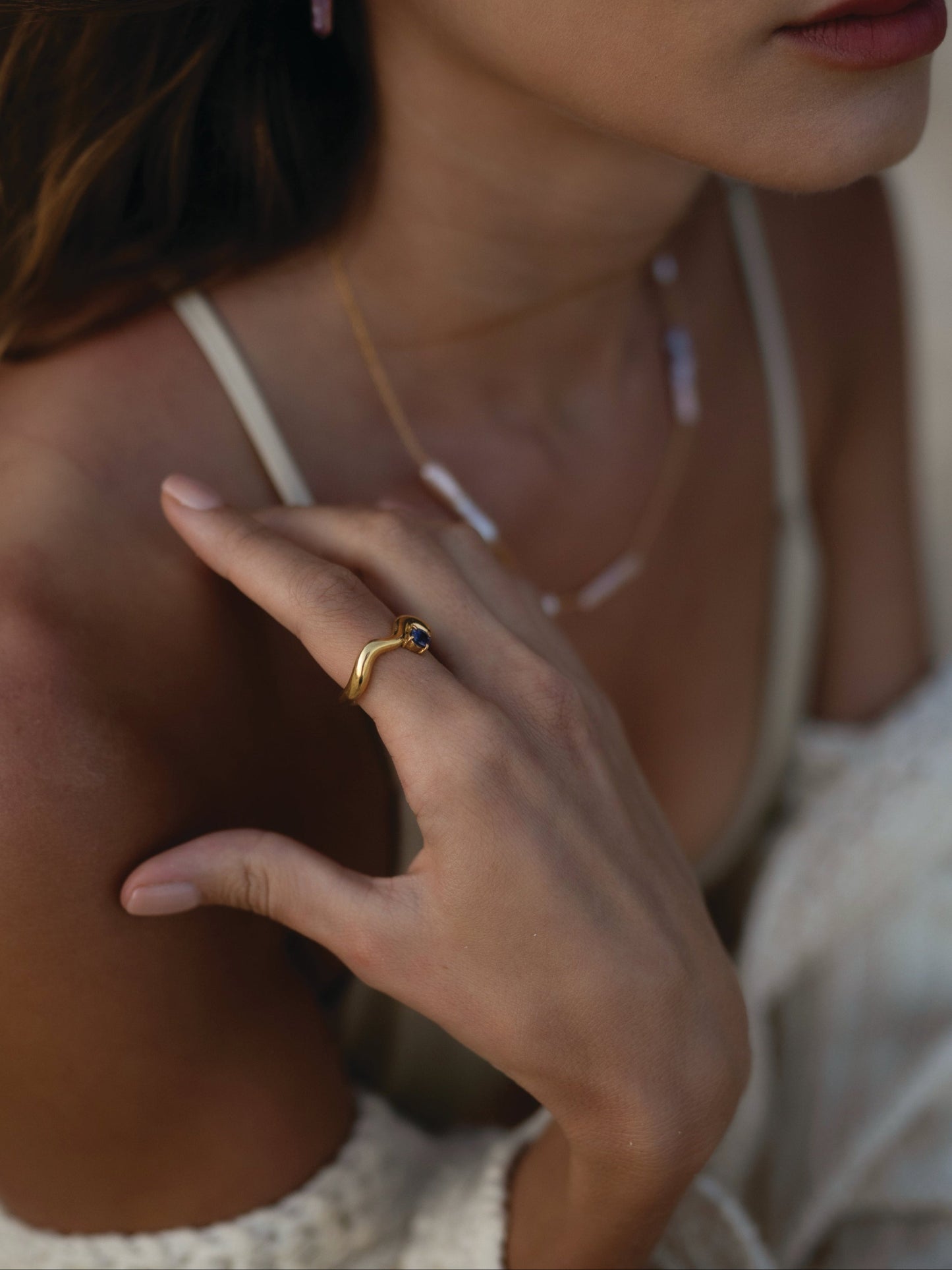 Wave Ring Gold with single sapphire # 18 | Size 8